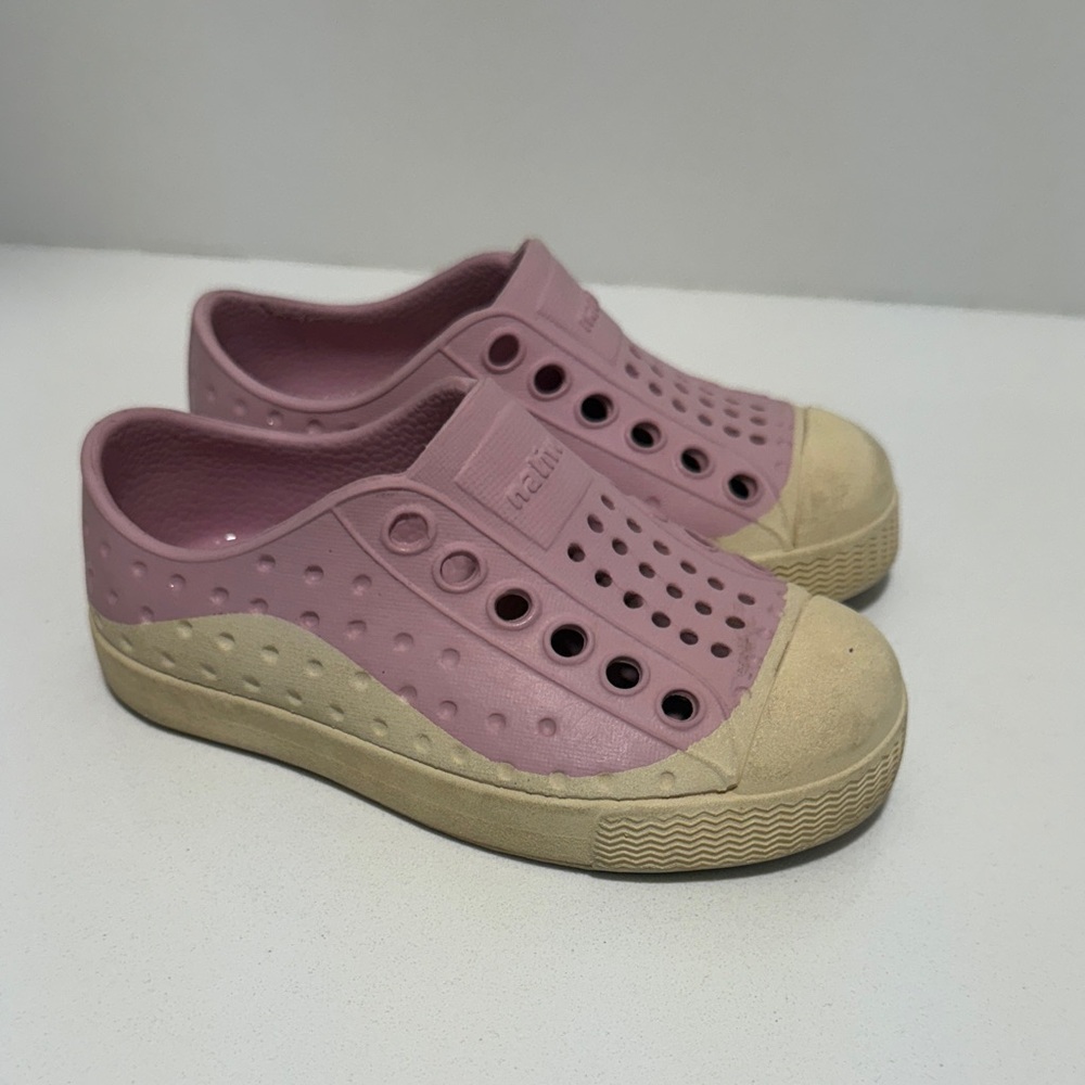 Native Kids Water Shoes - Mauve and Beige